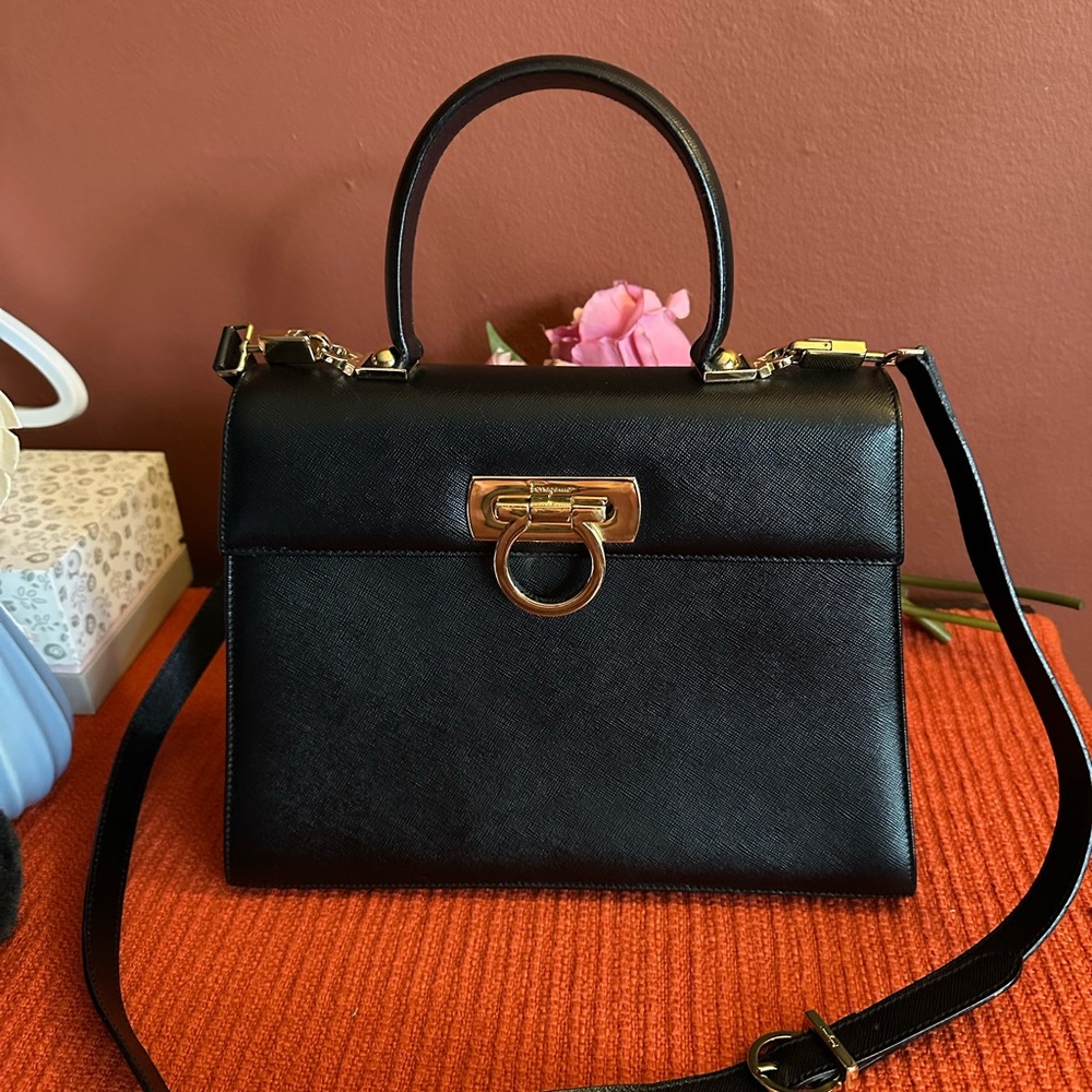 Pre owned Vintage Authentic ferragamo black leather bag